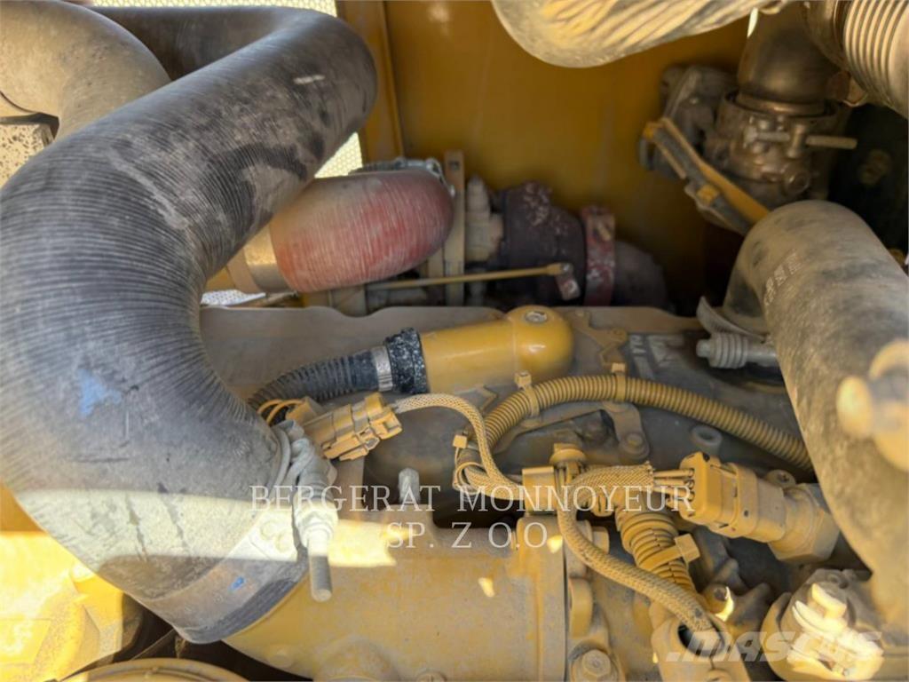 CAT D6K2LGP Верижни булдозери
