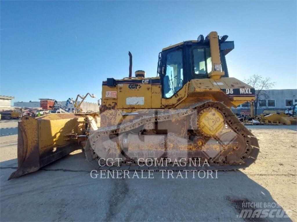 CAT D6M Верижни булдозери
