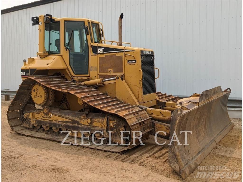 CAT D6N Верижни булдозери
