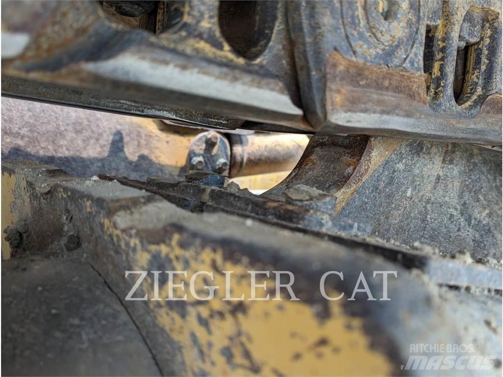CAT D6N Верижни булдозери
