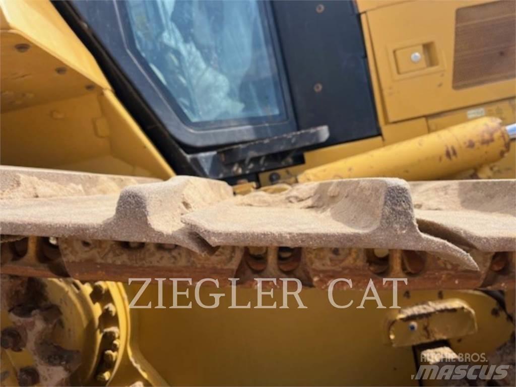 CAT D6N Верижни булдозери
