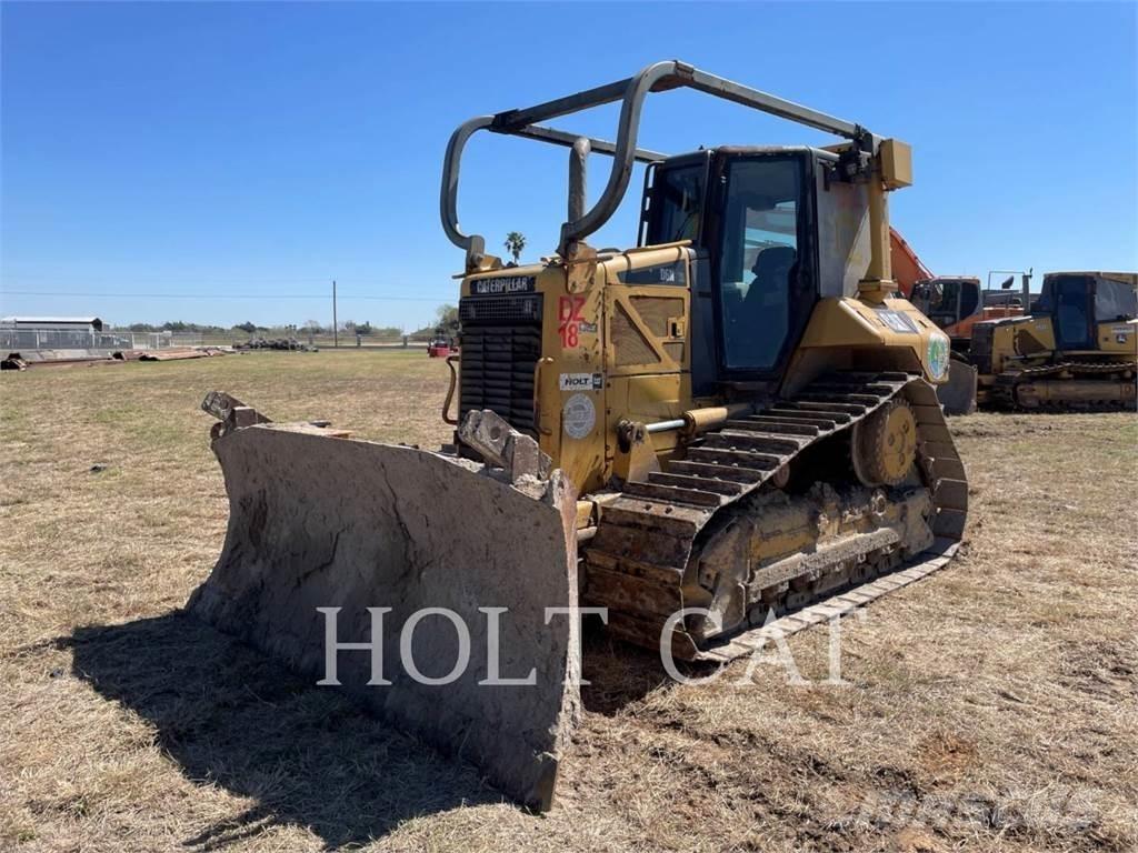 CAT D6N Верижни булдозери
