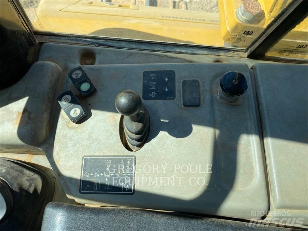 CAT D6NLGP Верижни булдозери
