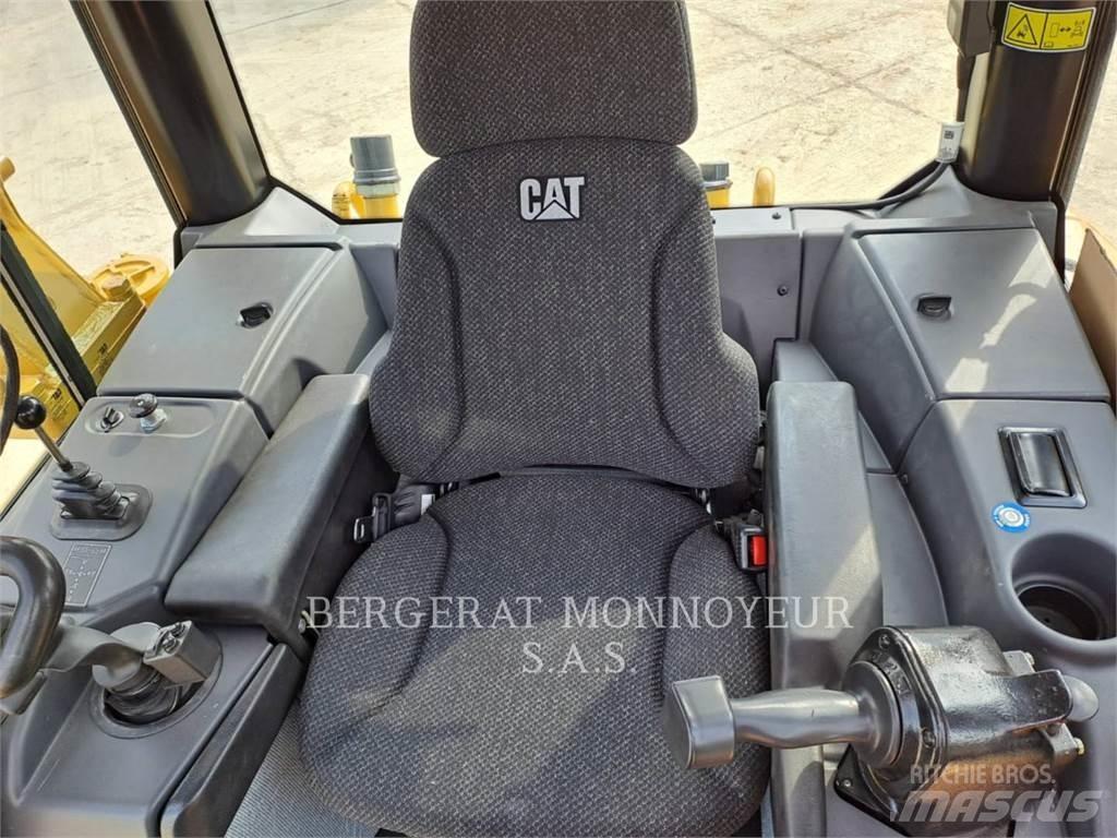 CAT D6NLGP Верижни булдозери
