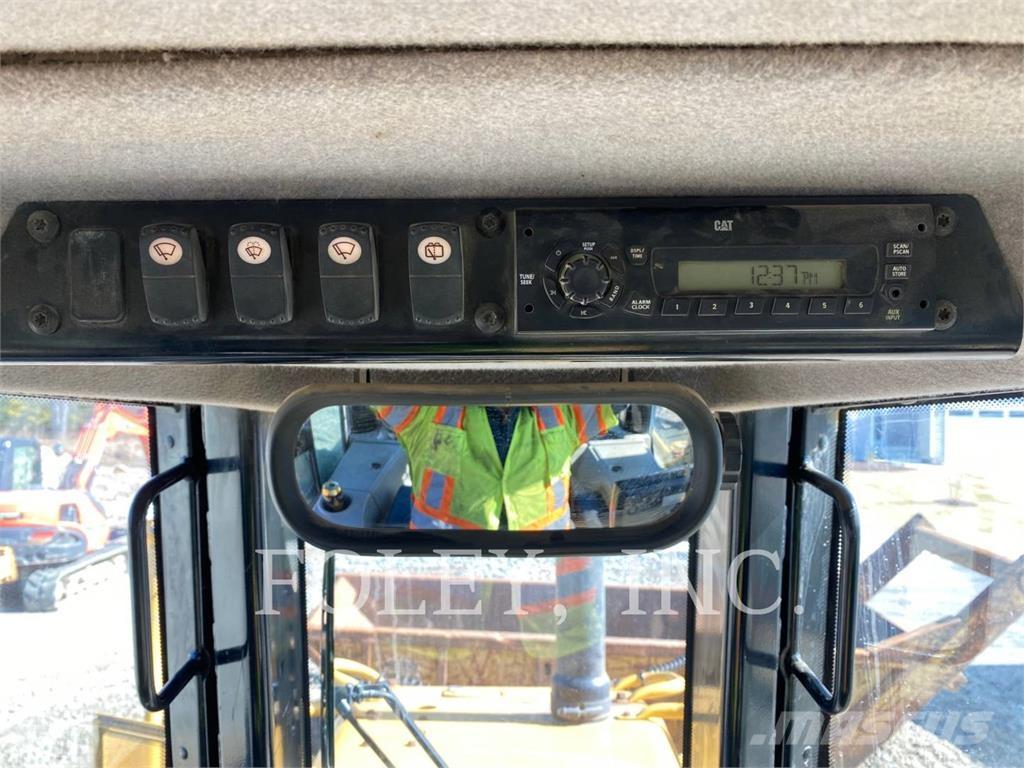 CAT D6NLGP Верижни булдозери
