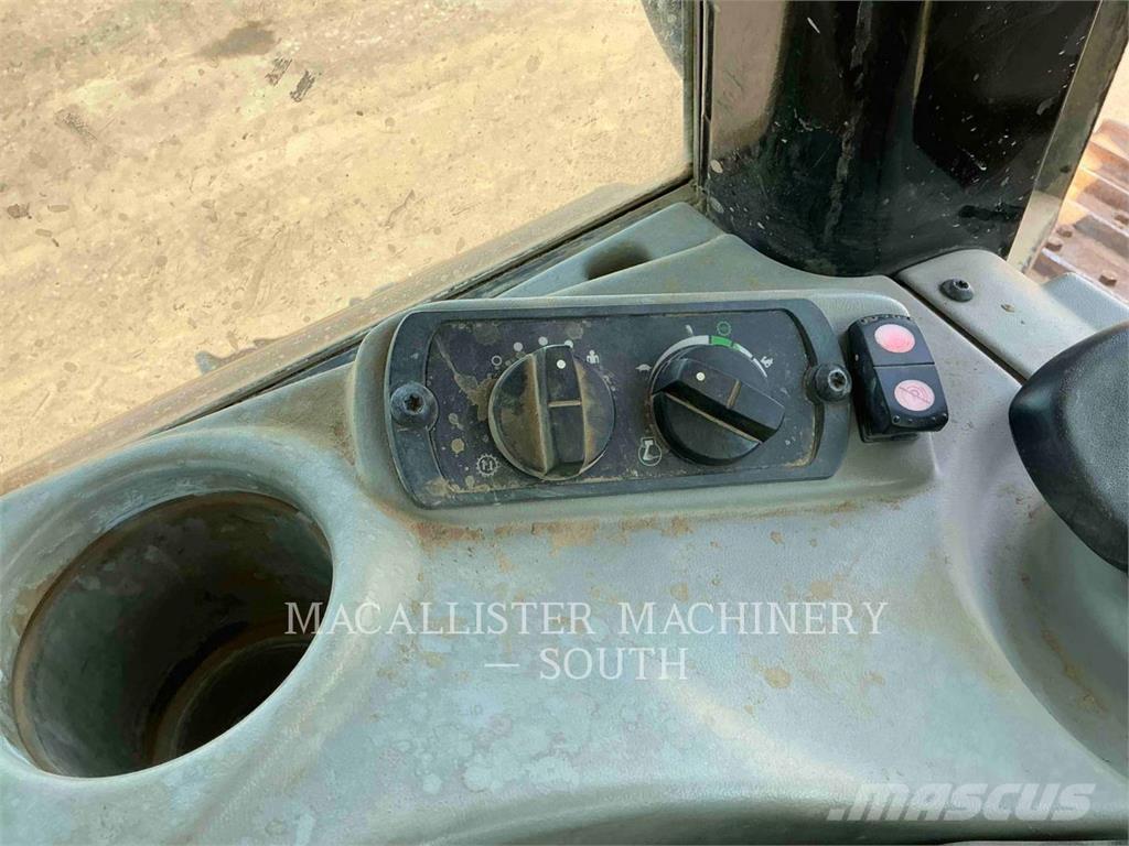 CAT D6NLGP Верижни булдозери
