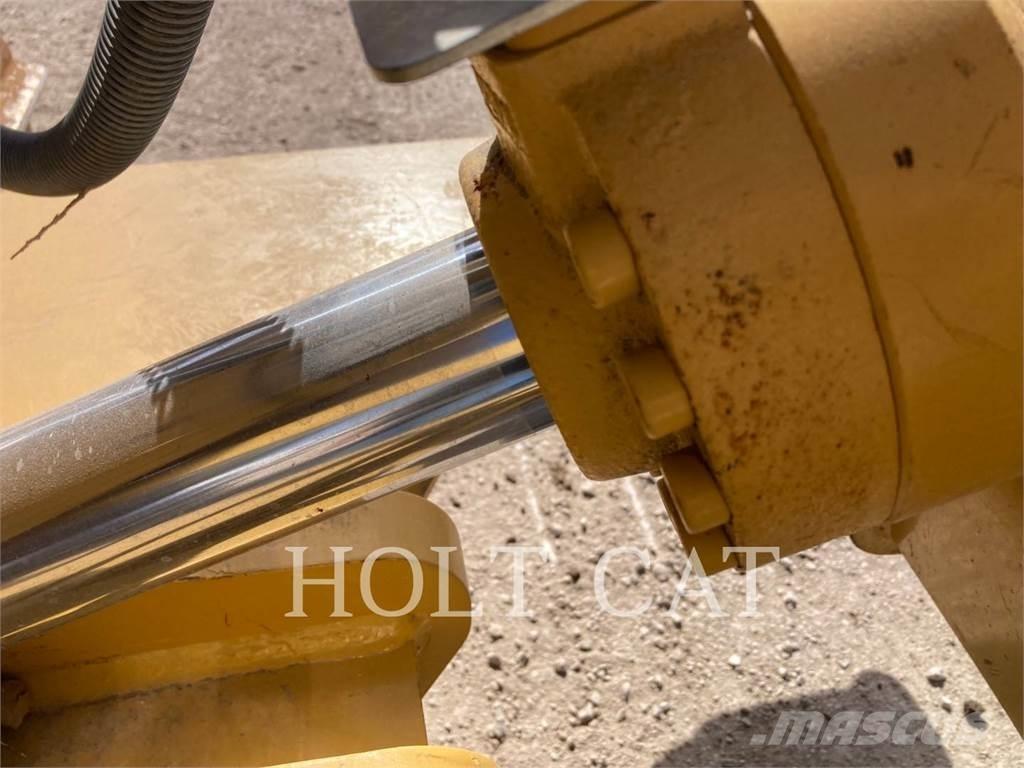 CAT D6NXL Верижни булдозери
