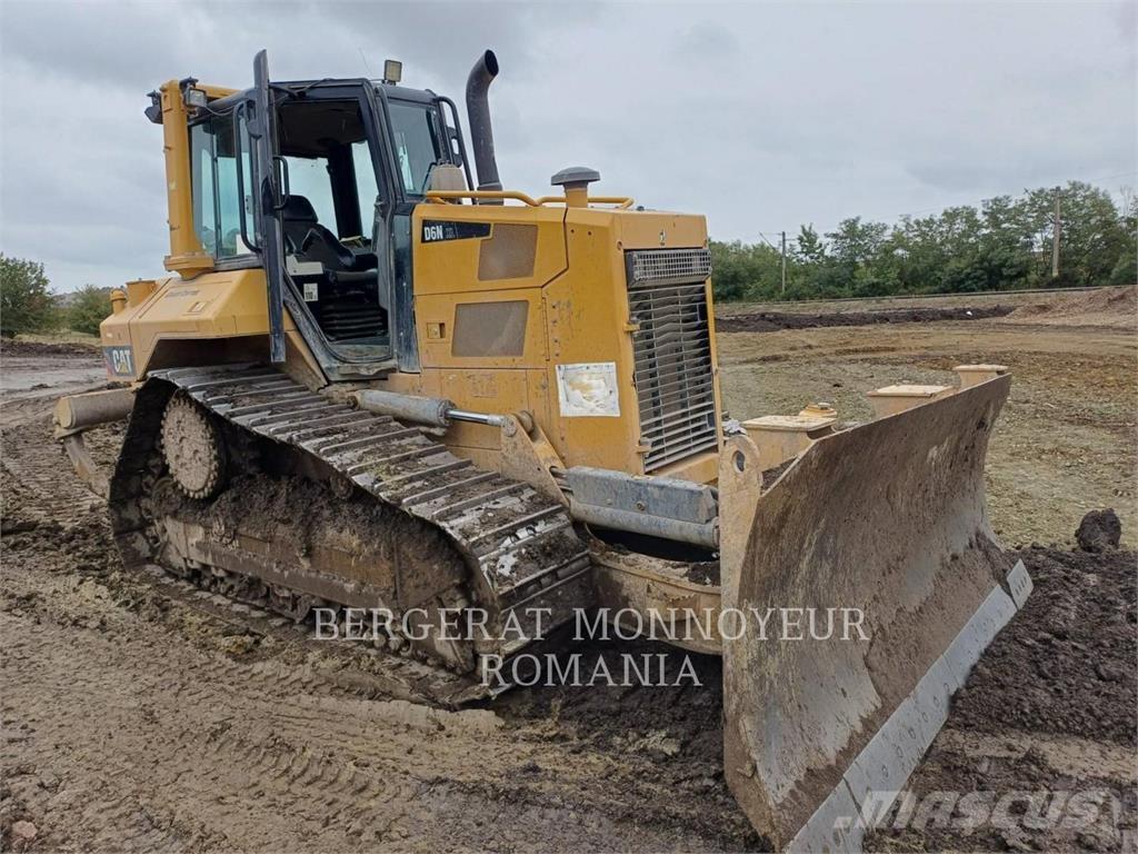 CAT D6NXL Верижни булдозери
