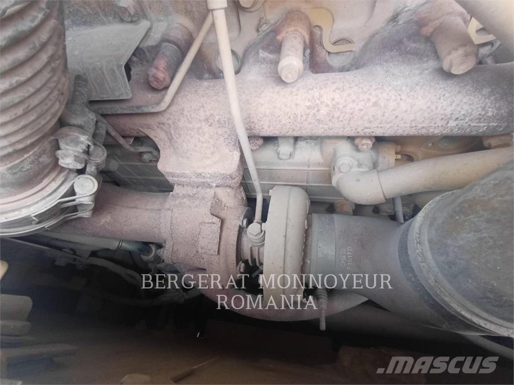 CAT D6NXL Верижни булдозери
