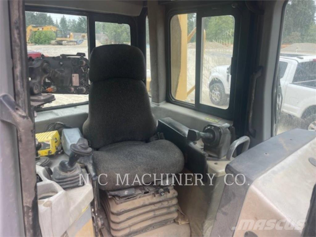 CAT D6R XLVPAT Верижни булдозери
