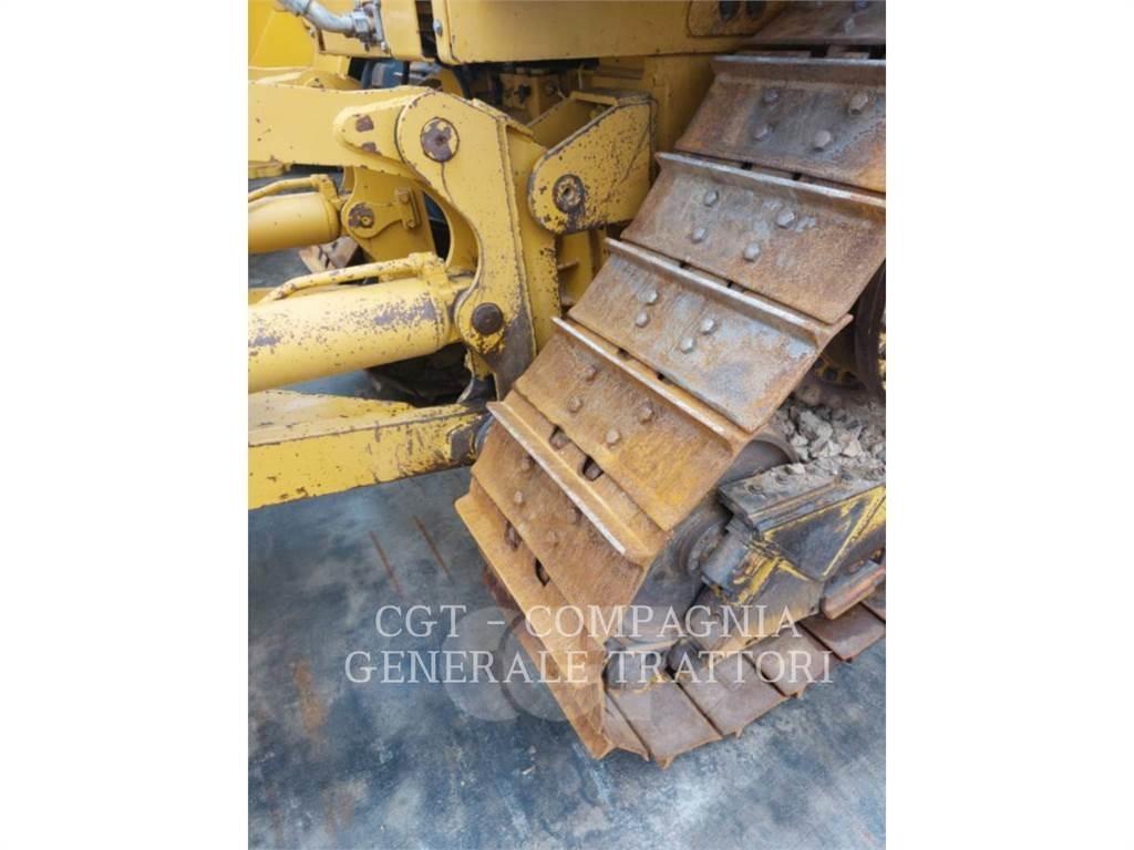 CAT D6T Верижни булдозери
