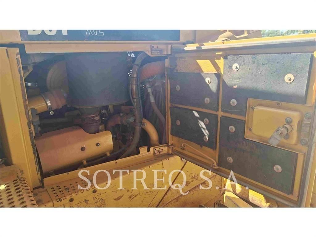 CAT D6T Верижни булдозери
