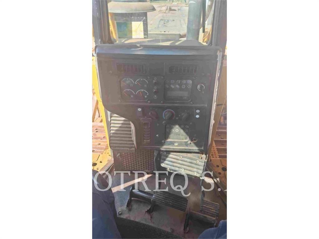 CAT D6T Верижни булдозери
