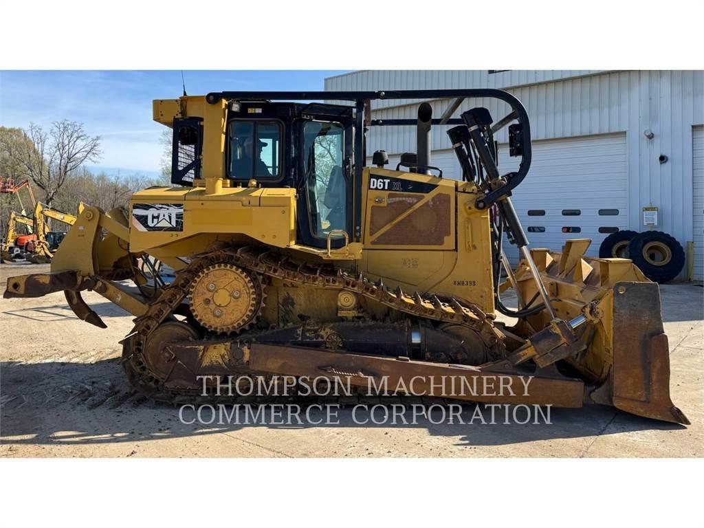CAT D6T Верижни булдозери
