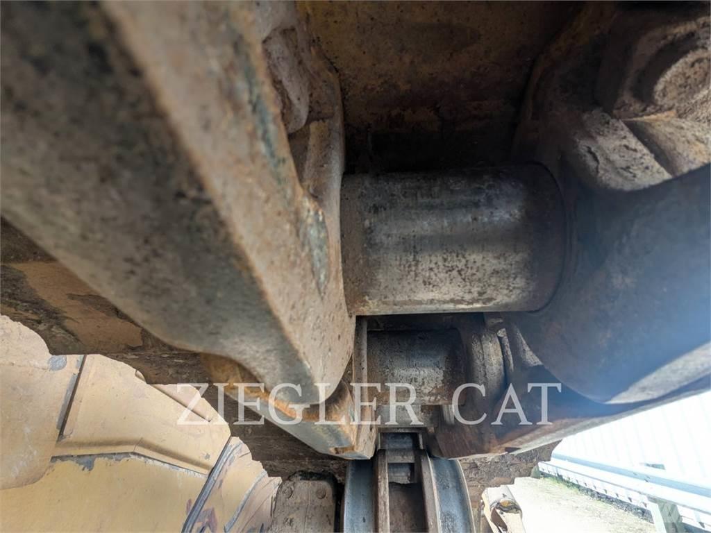 CAT D6T Верижни булдозери
