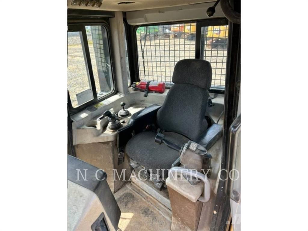 CAT D6T Верижни булдозери
