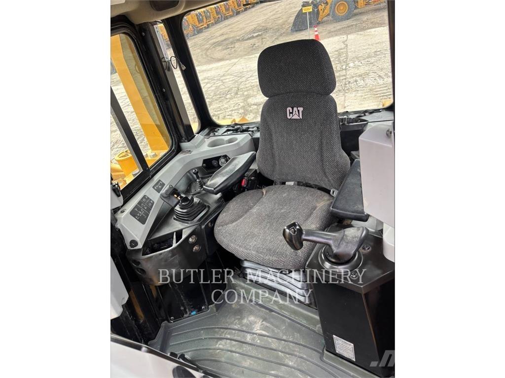 CAT D6T Верижни булдозери

