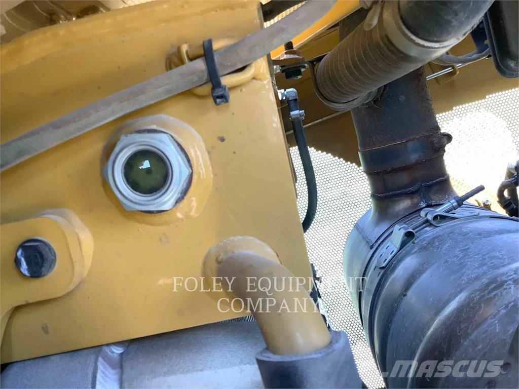 CAT D6T Верижни булдозери
