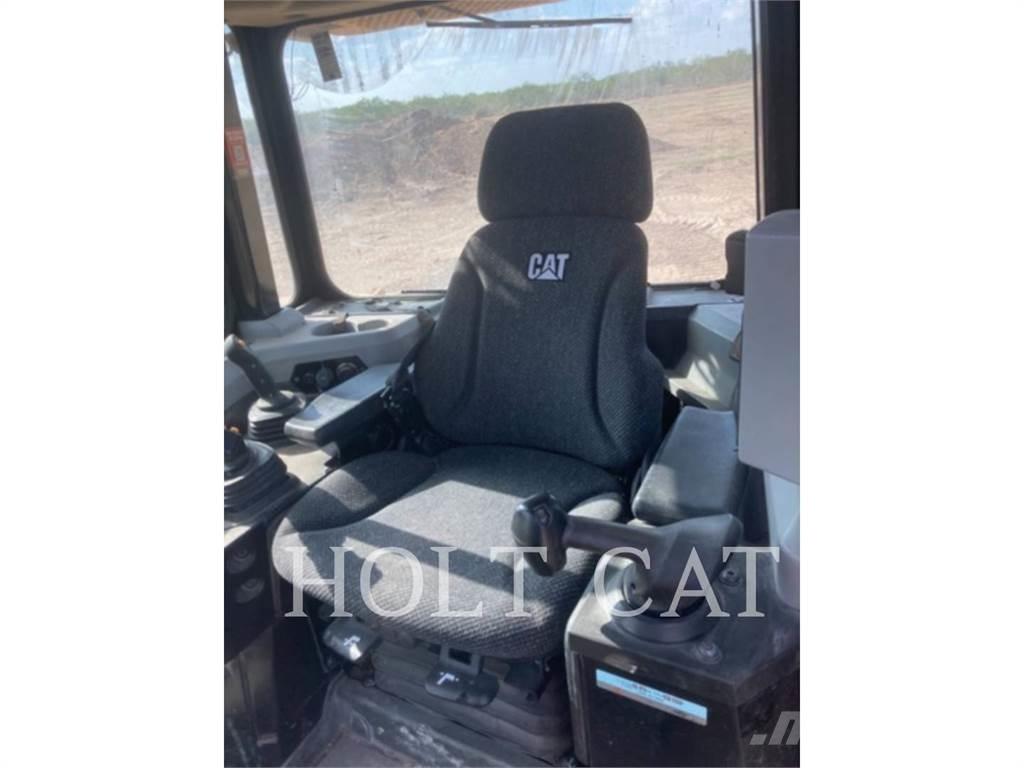 CAT D6T XWVP Верижни булдозери
