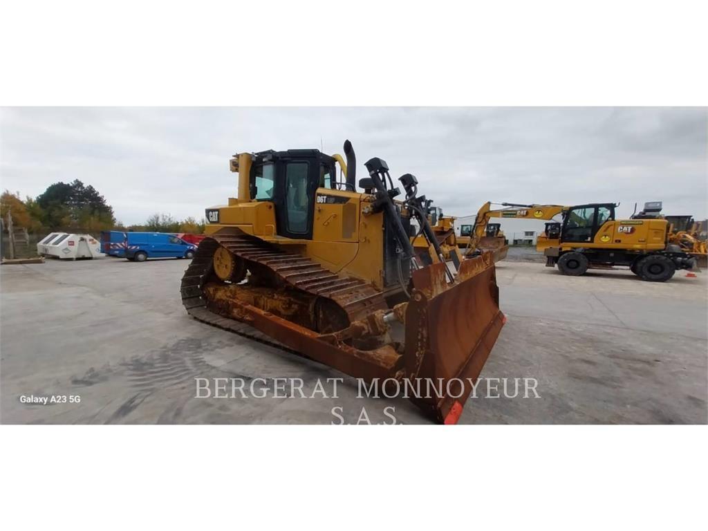 CAT D6T4F LGP Верижни булдозери
