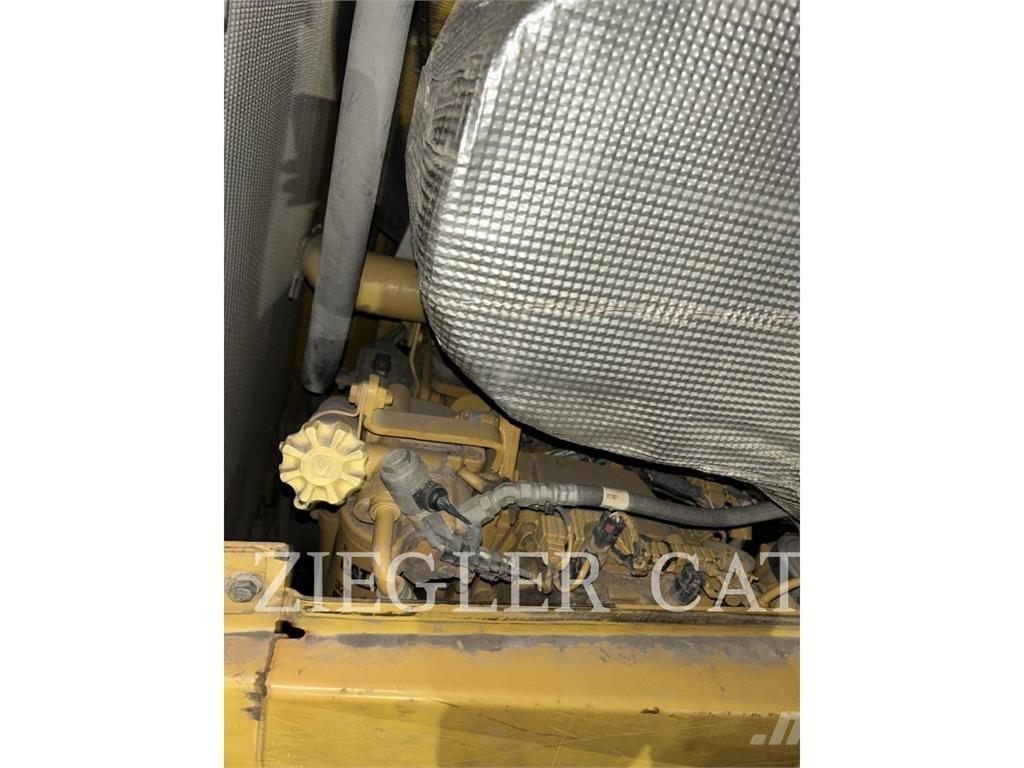 CAT D6T4FLGPA Верижни булдозери
