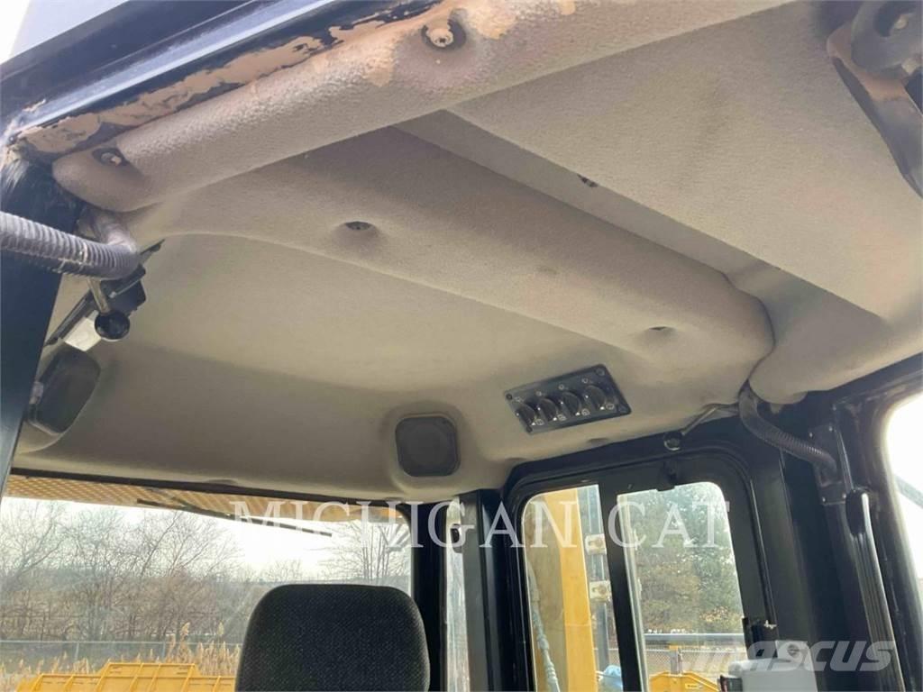 CAT D6TL AHZ24F Верижни булдозери
