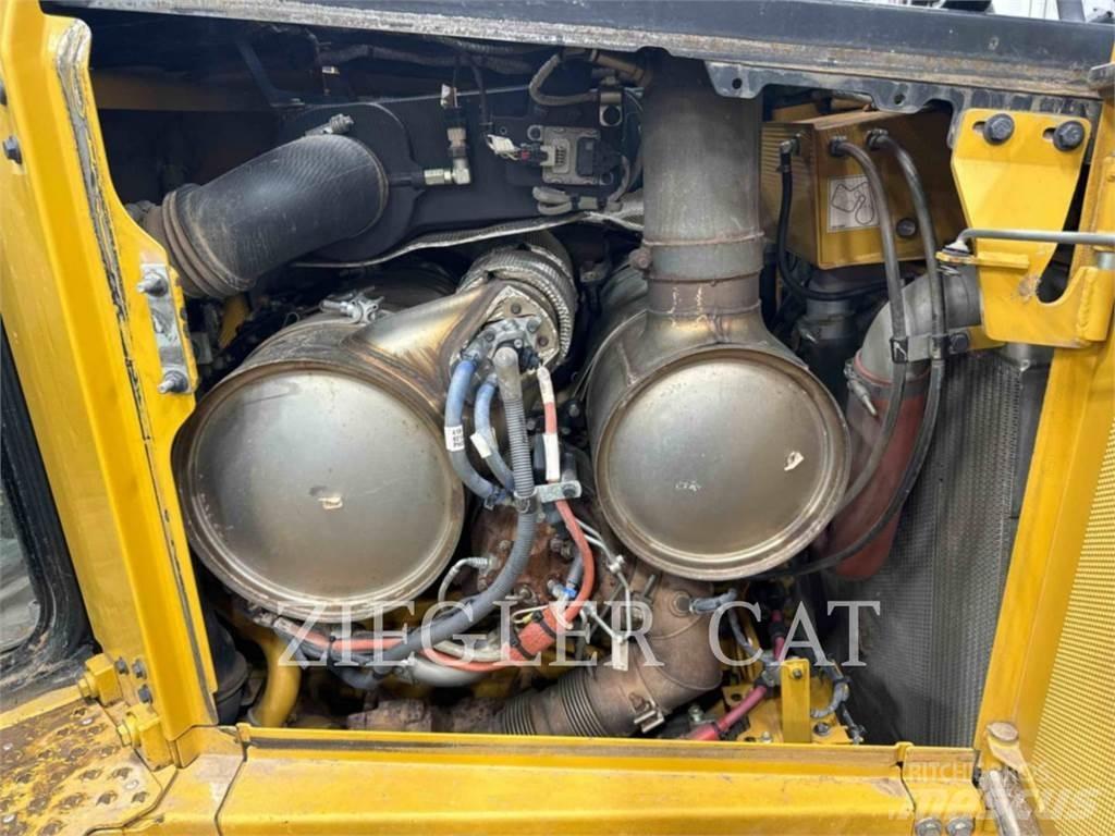CAT D6XE Верижни булдозери
