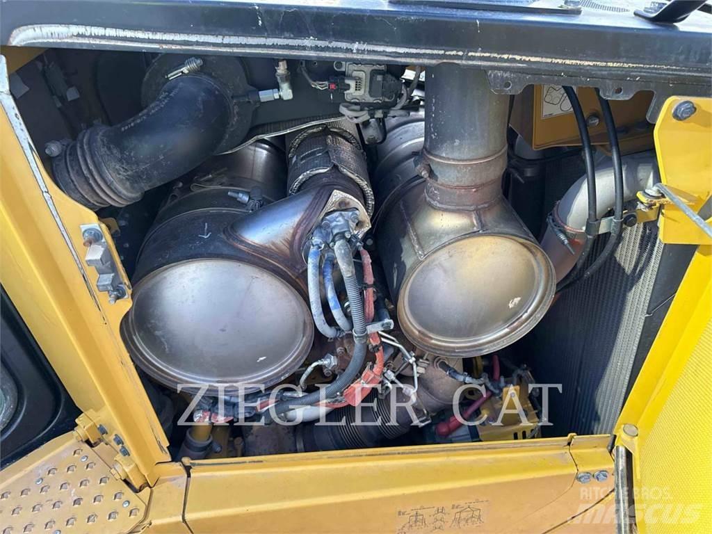 CAT D6XE Верижни булдозери
