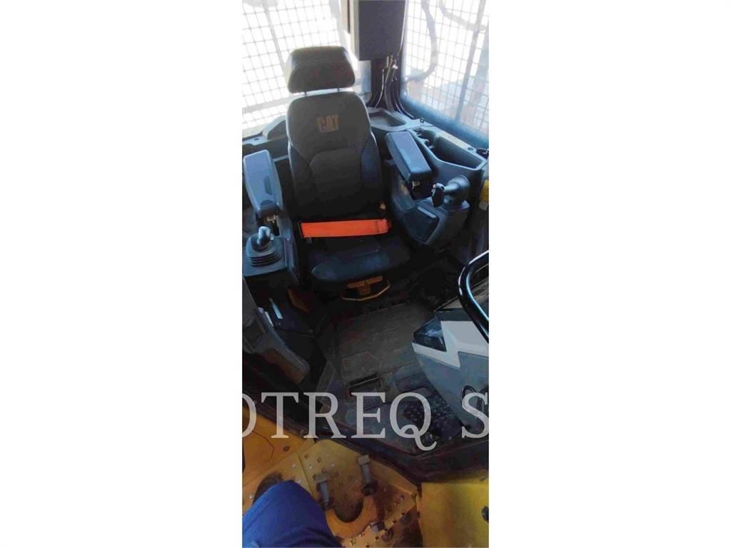 CAT D7 Верижни булдозери
