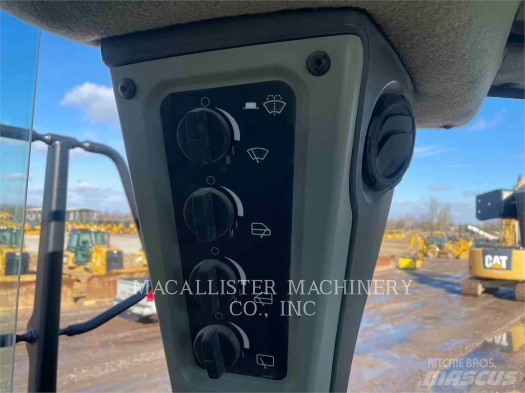 CAT D7 Верижни булдозери
