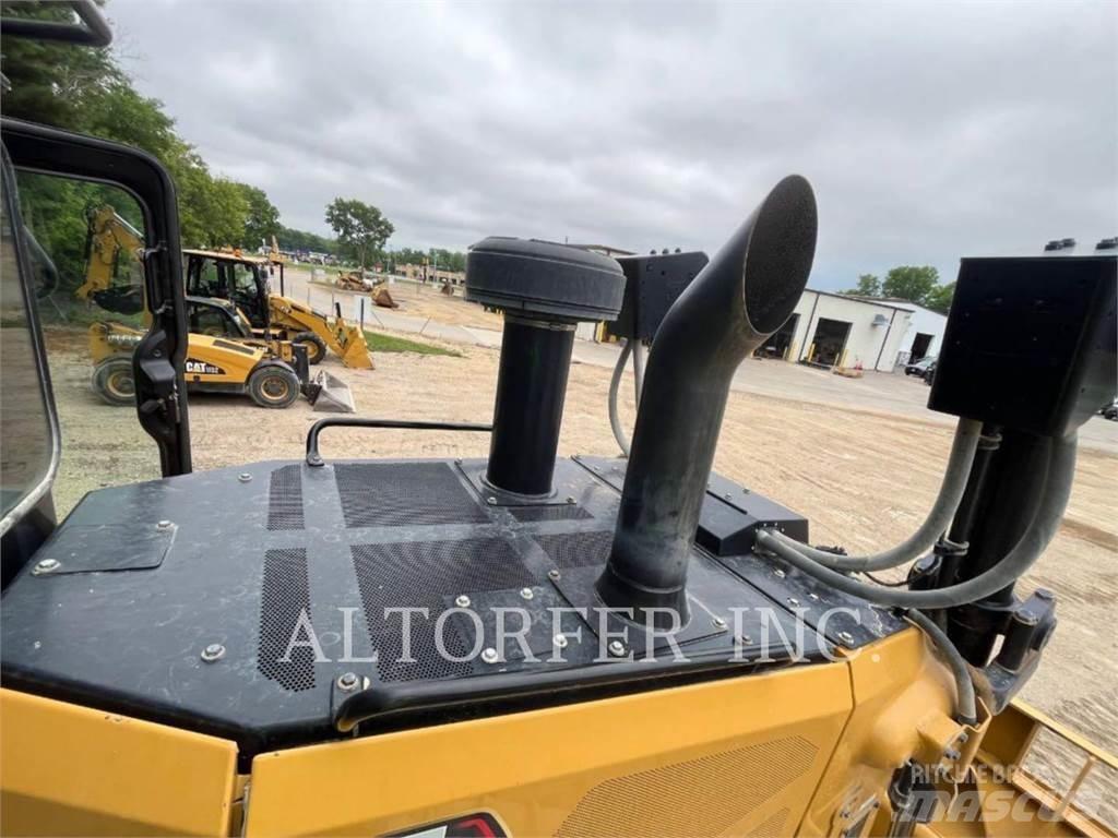 CAT D7-17 Верижни булдозери
