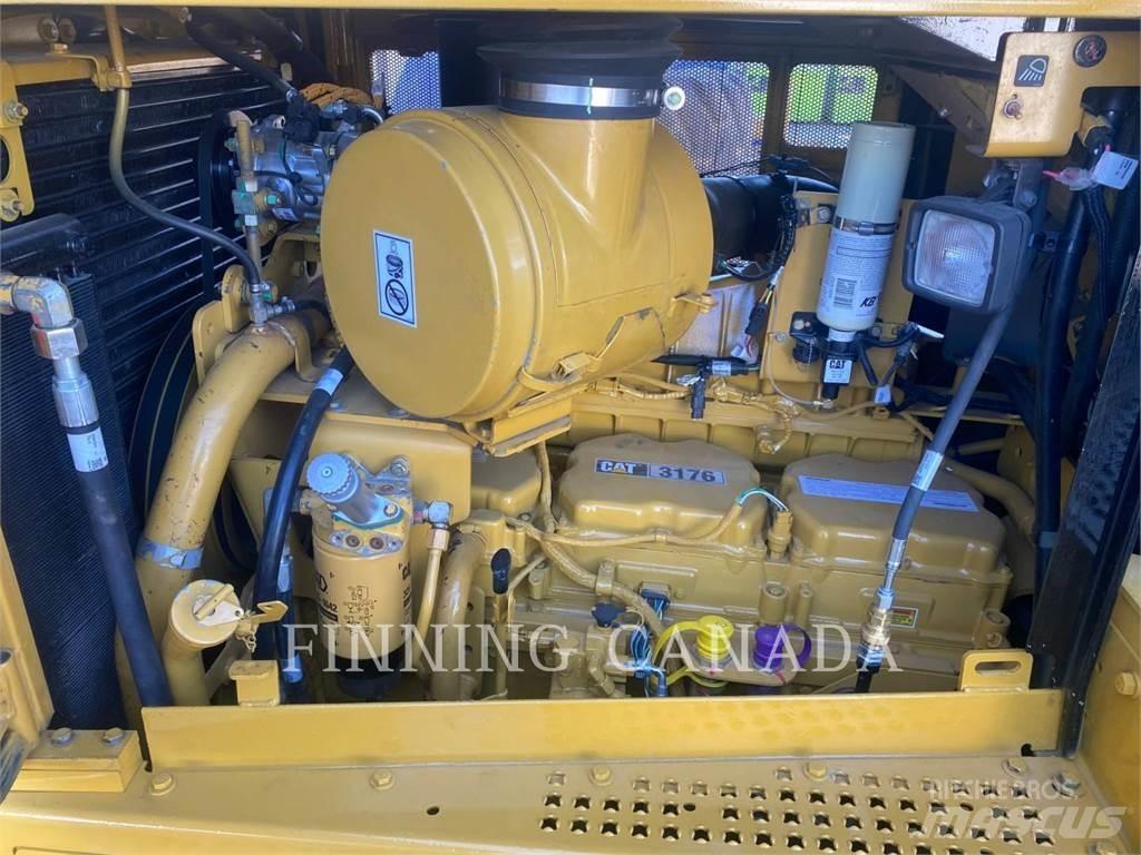 CAT D7R II Верижни булдозери
