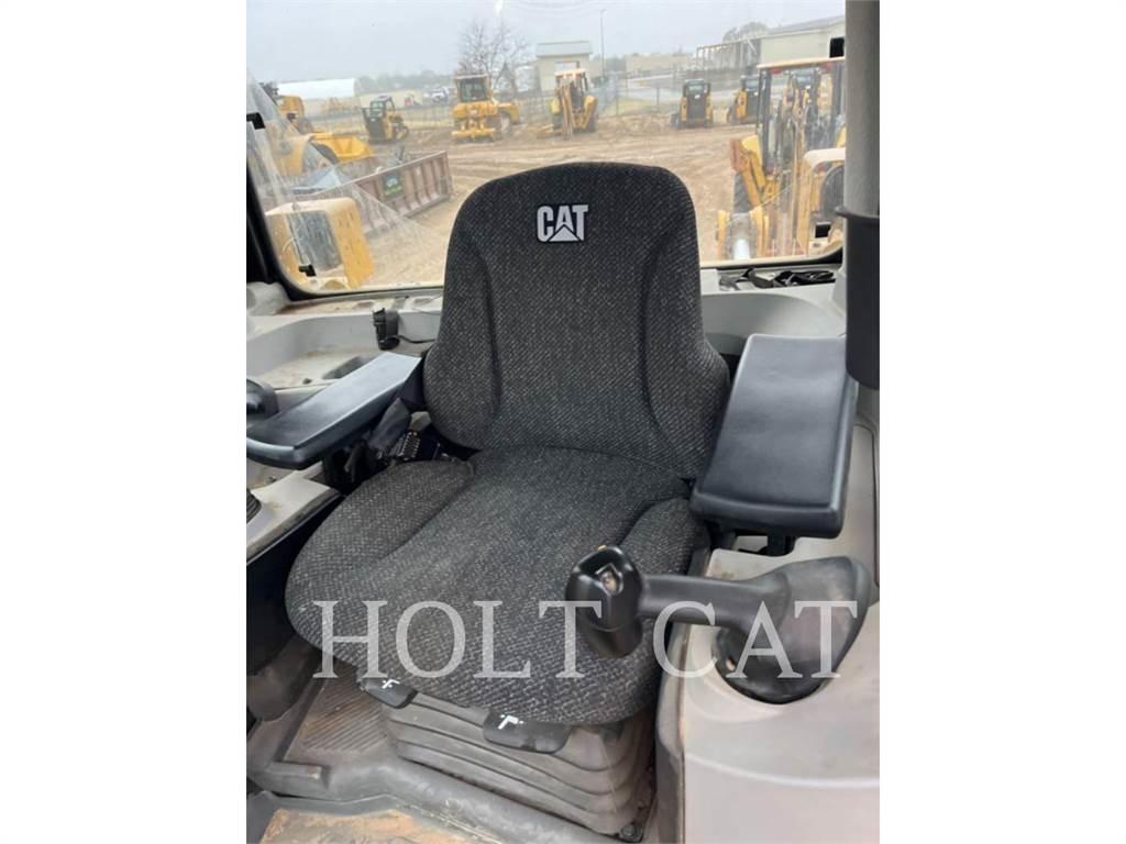 CAT D8 Верижни булдозери
