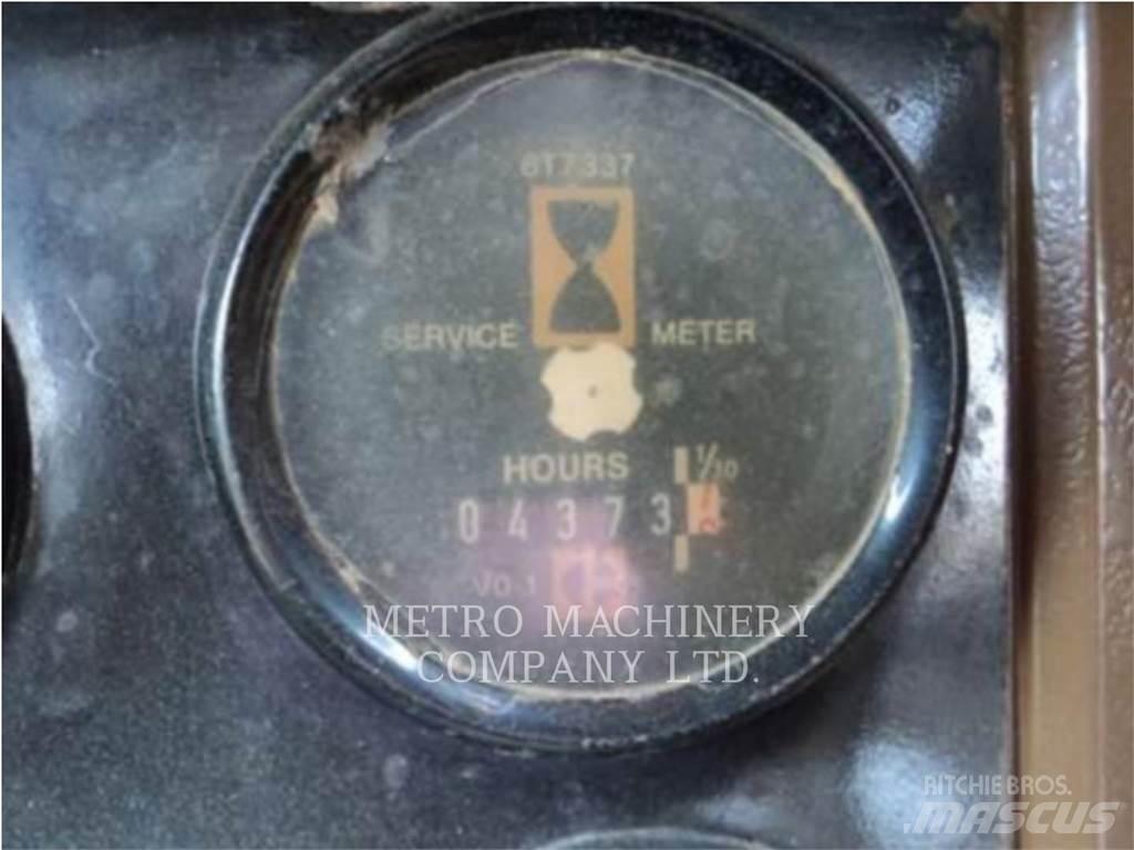 CAT D8L Верижни булдозери
