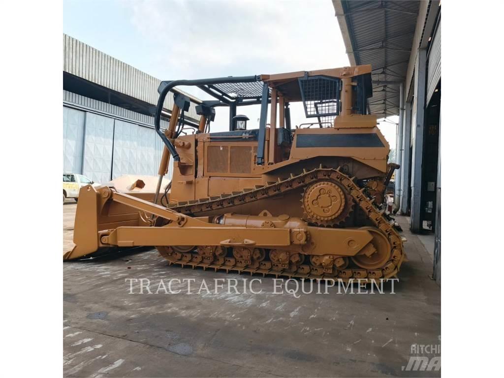 CAT D8N Верижни булдозери
