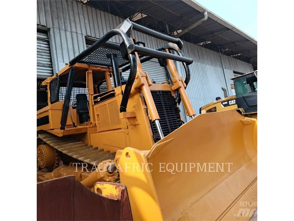 CAT D8N Верижни булдозери
