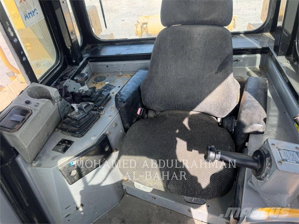 CAT D8RLRC Верижни булдозери
