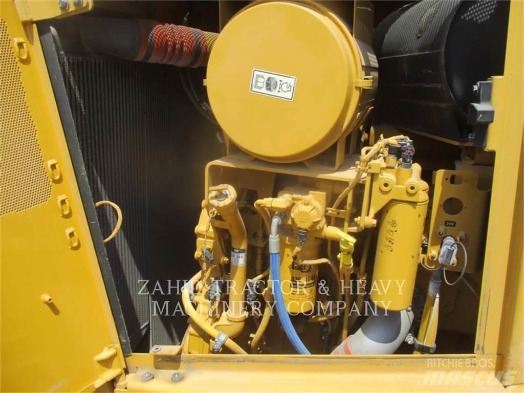 CAT D8T Верижни булдозери
