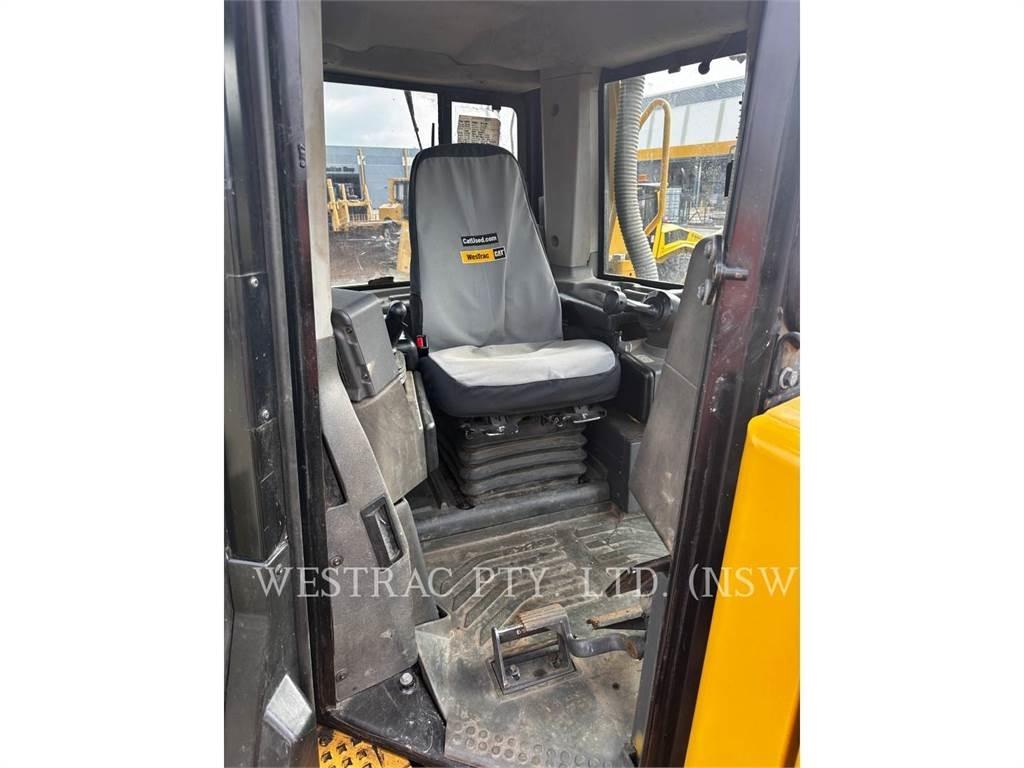 CAT D8T Верижни булдозери
