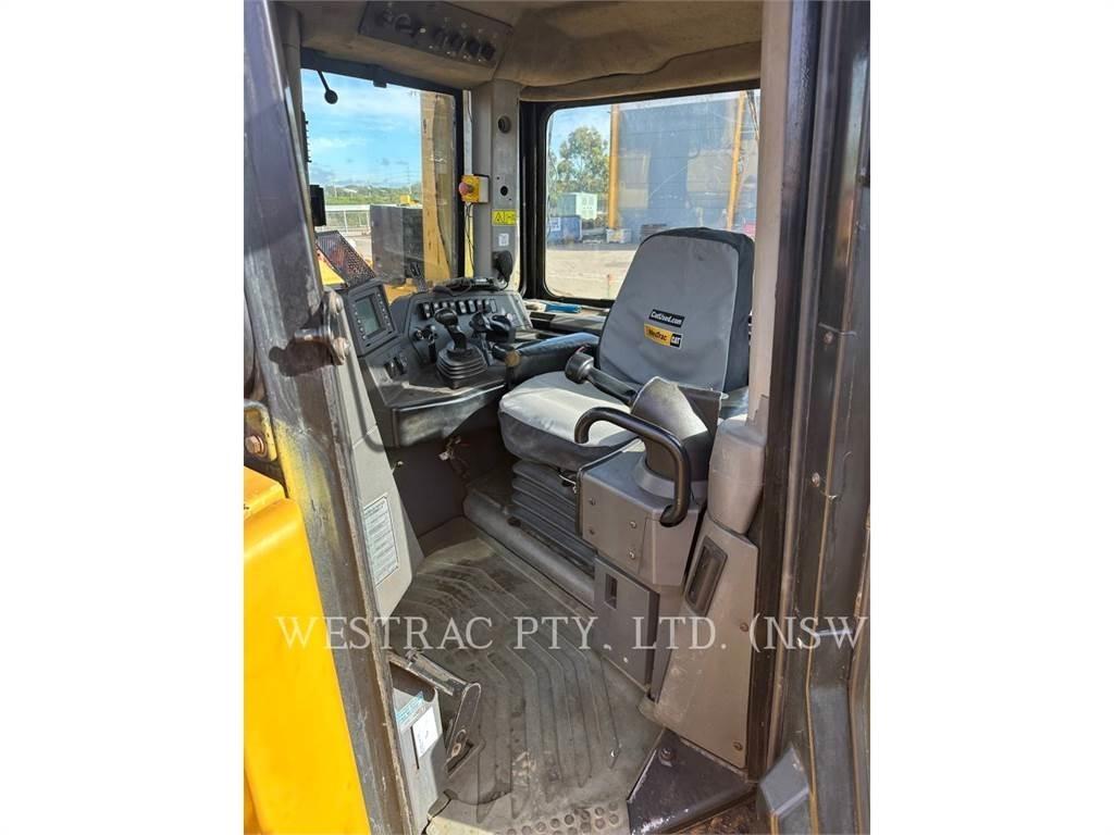 CAT D8T Верижни булдозери
