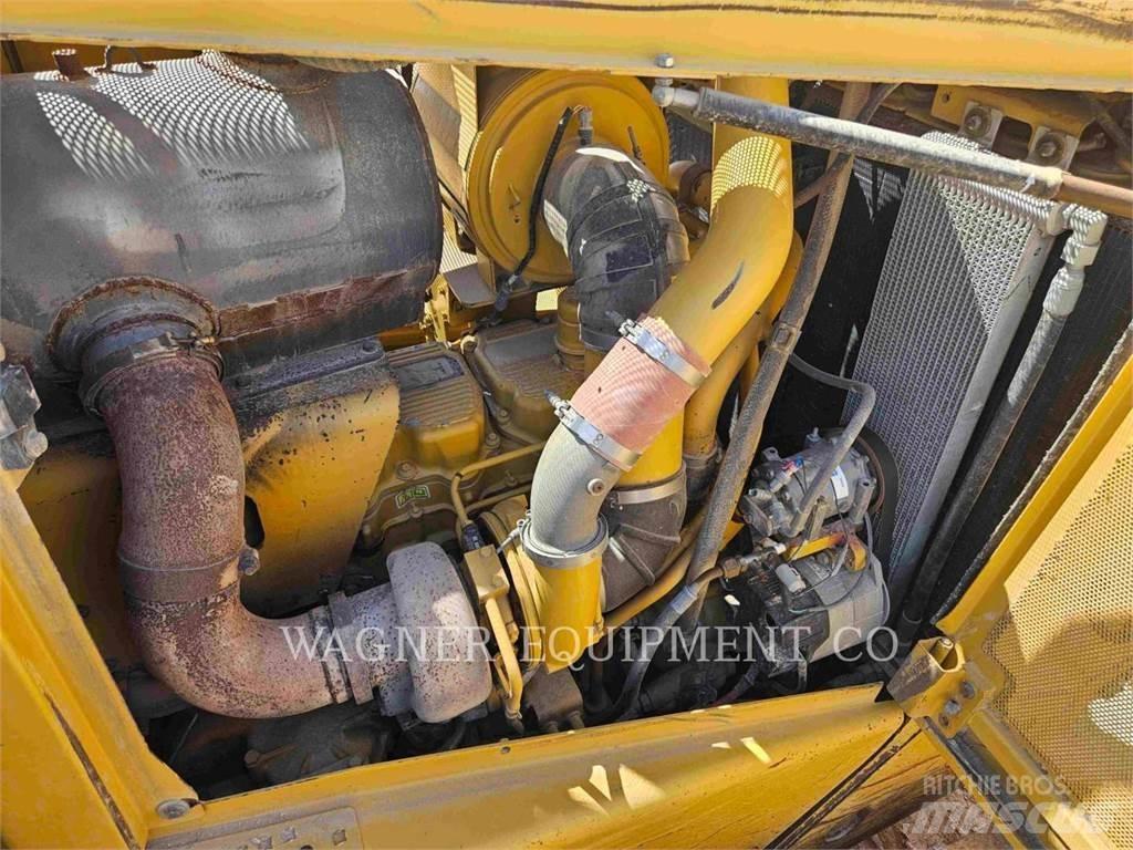 CAT D8T Верижни булдозери
