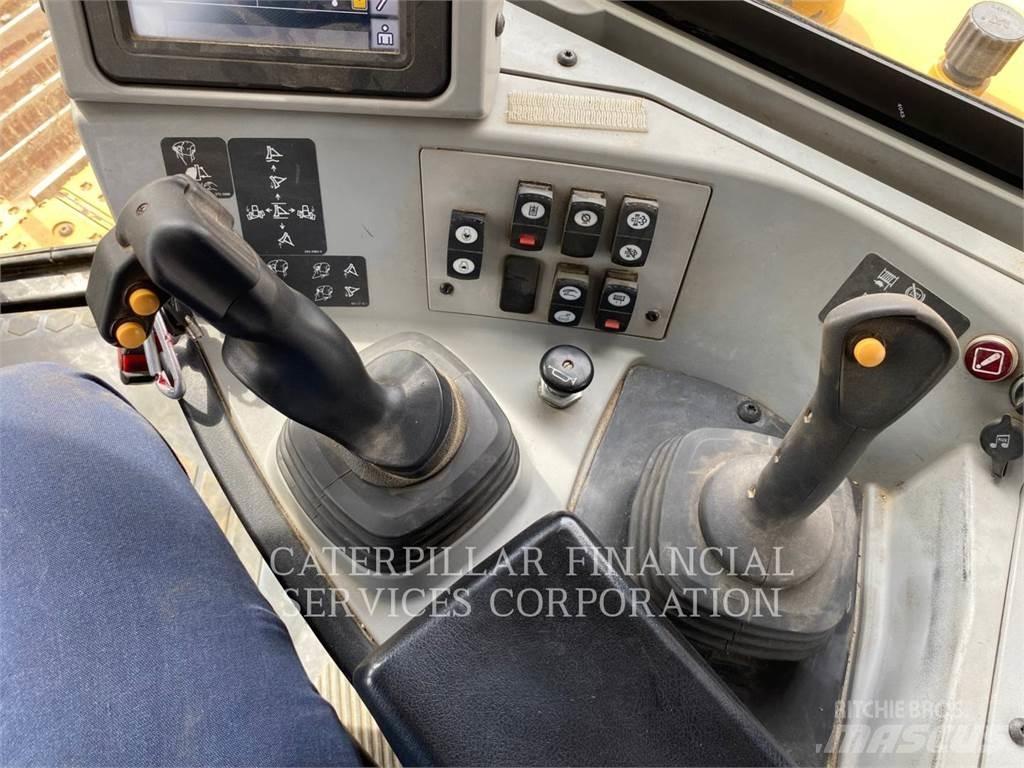 CAT D8T Верижни булдозери
