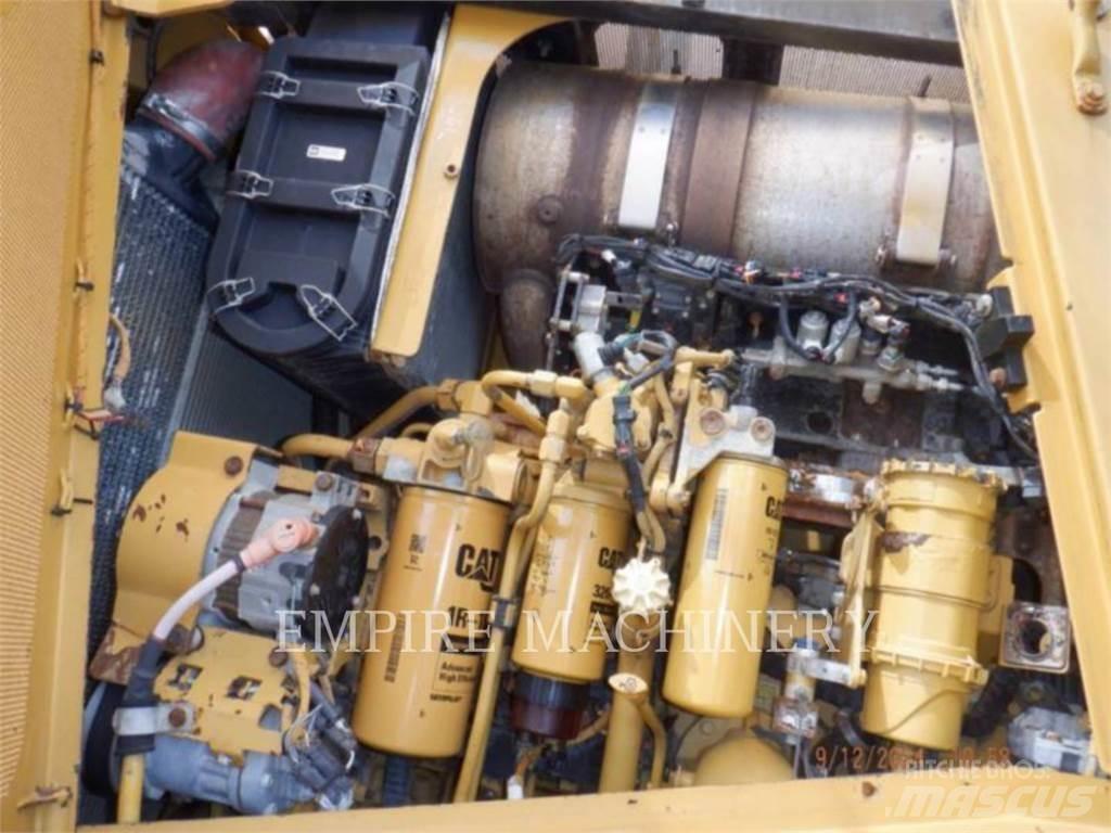 CAT D8T Верижни булдозери
