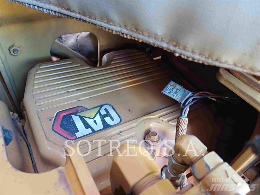 CAT D8T Верижни булдозери
