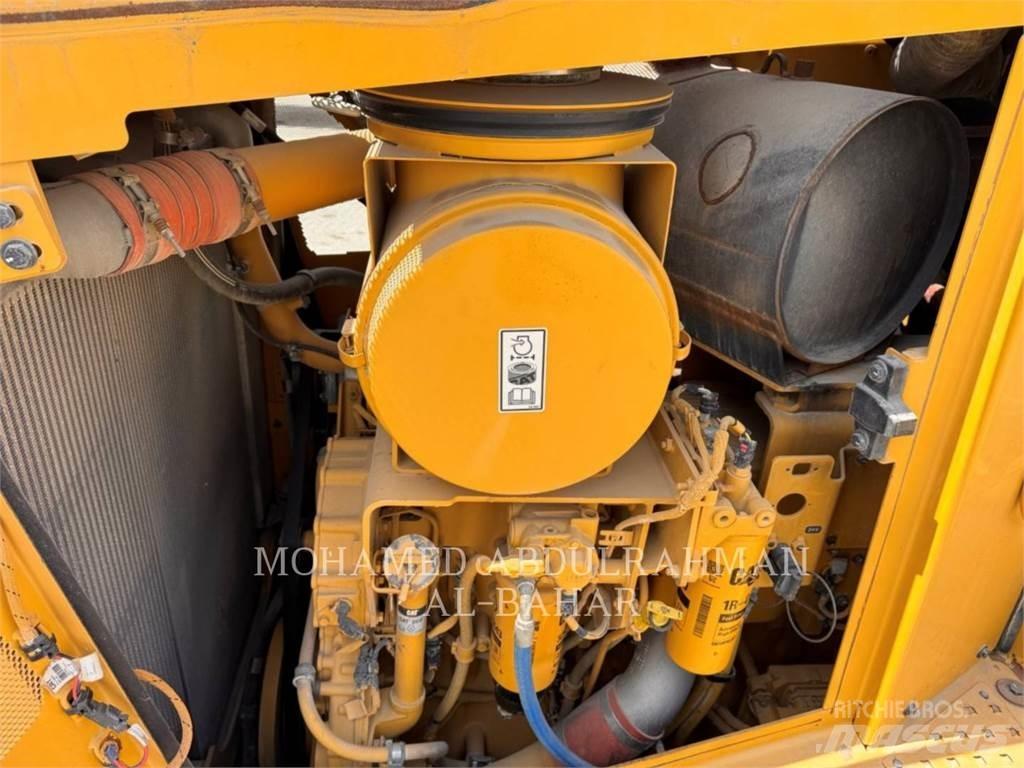 CAT D8T Верижни булдозери
