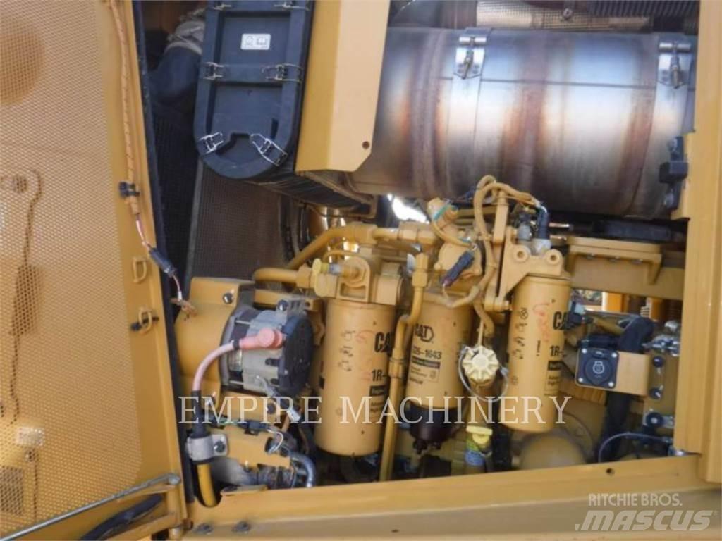 CAT D8T Верижни булдозери

