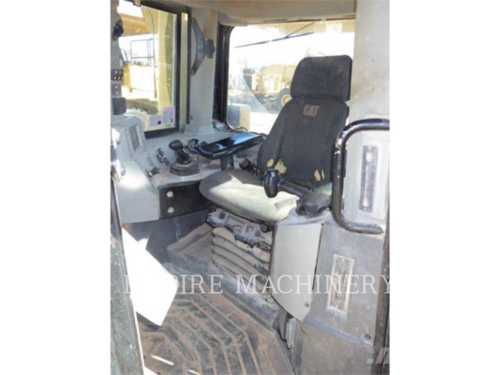 CAT D8T Верижни булдозери
