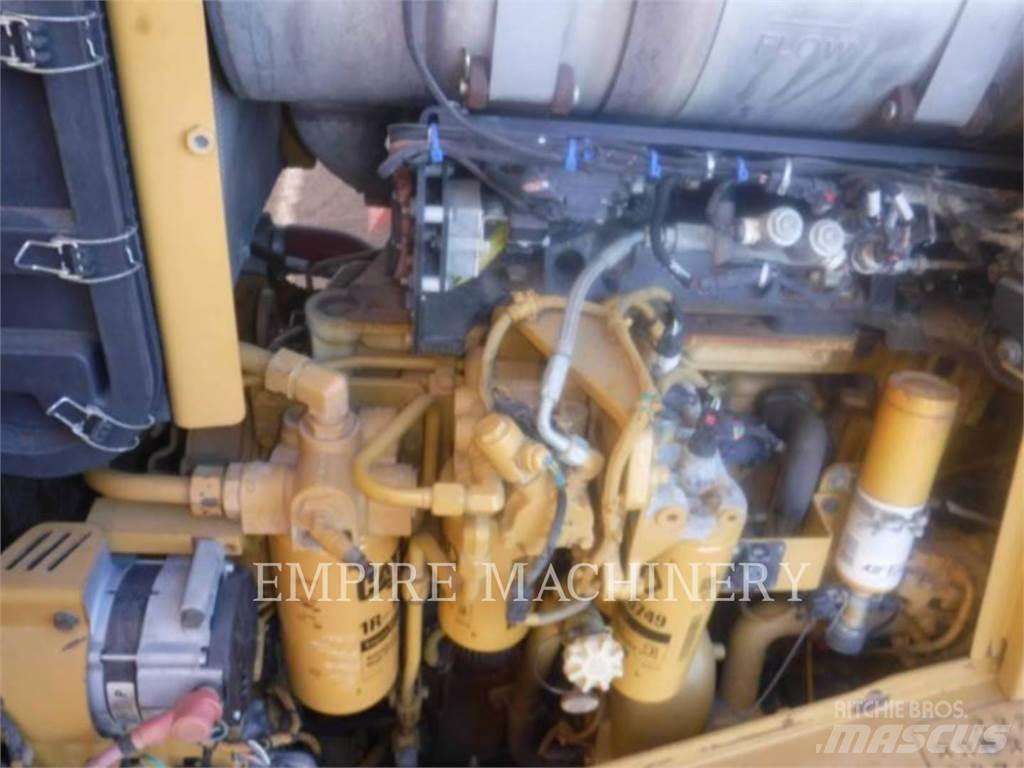 CAT D8T Верижни булдозери
