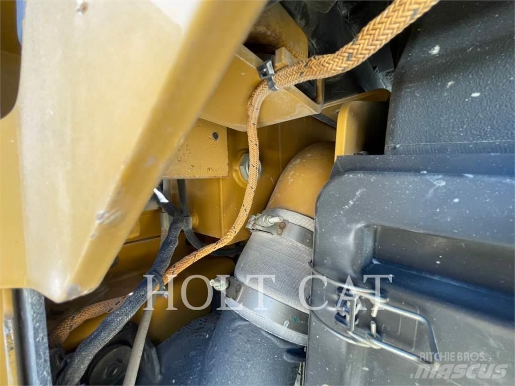 CAT D8T Верижни булдозери
