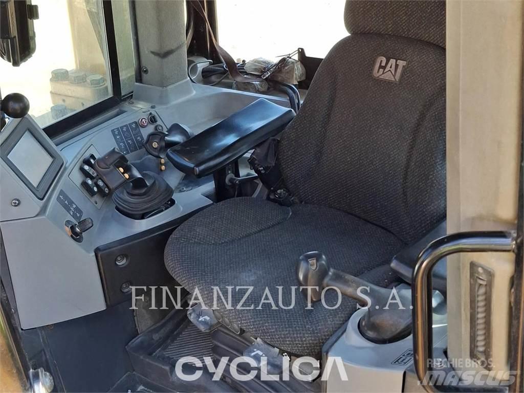 CAT D8T Верижни булдозери
